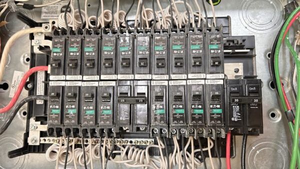专业电工安装服务 Electrical Services